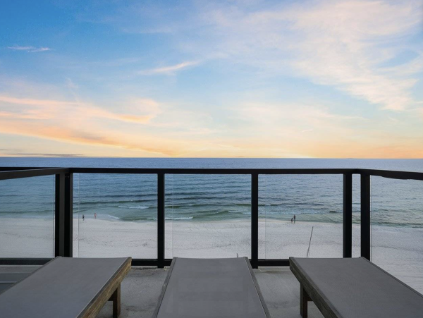 Beachfront Luxury Six Bedroom Vacation Rental in Destin with Rooftop Pool